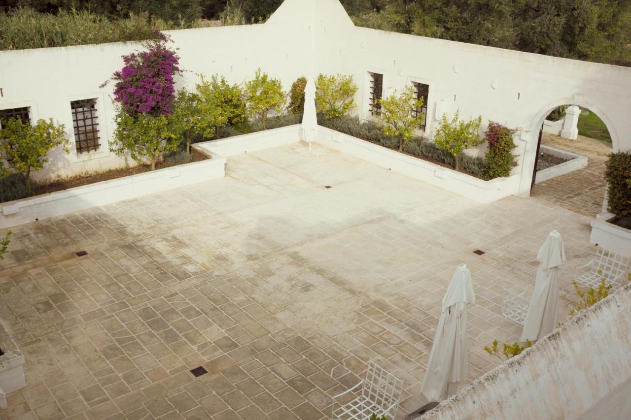 Masseria Le Carrube Остуни Экстерьер фото